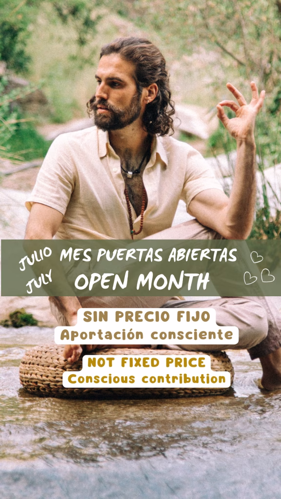 Cartel del Mes de Puertas Abiertas en julio de Bhaga Yoga. Muestra a un hombre meditando junto al río y un texto que anuncia clases sin precio fijo mediante aportación consciente (en español e inglés).